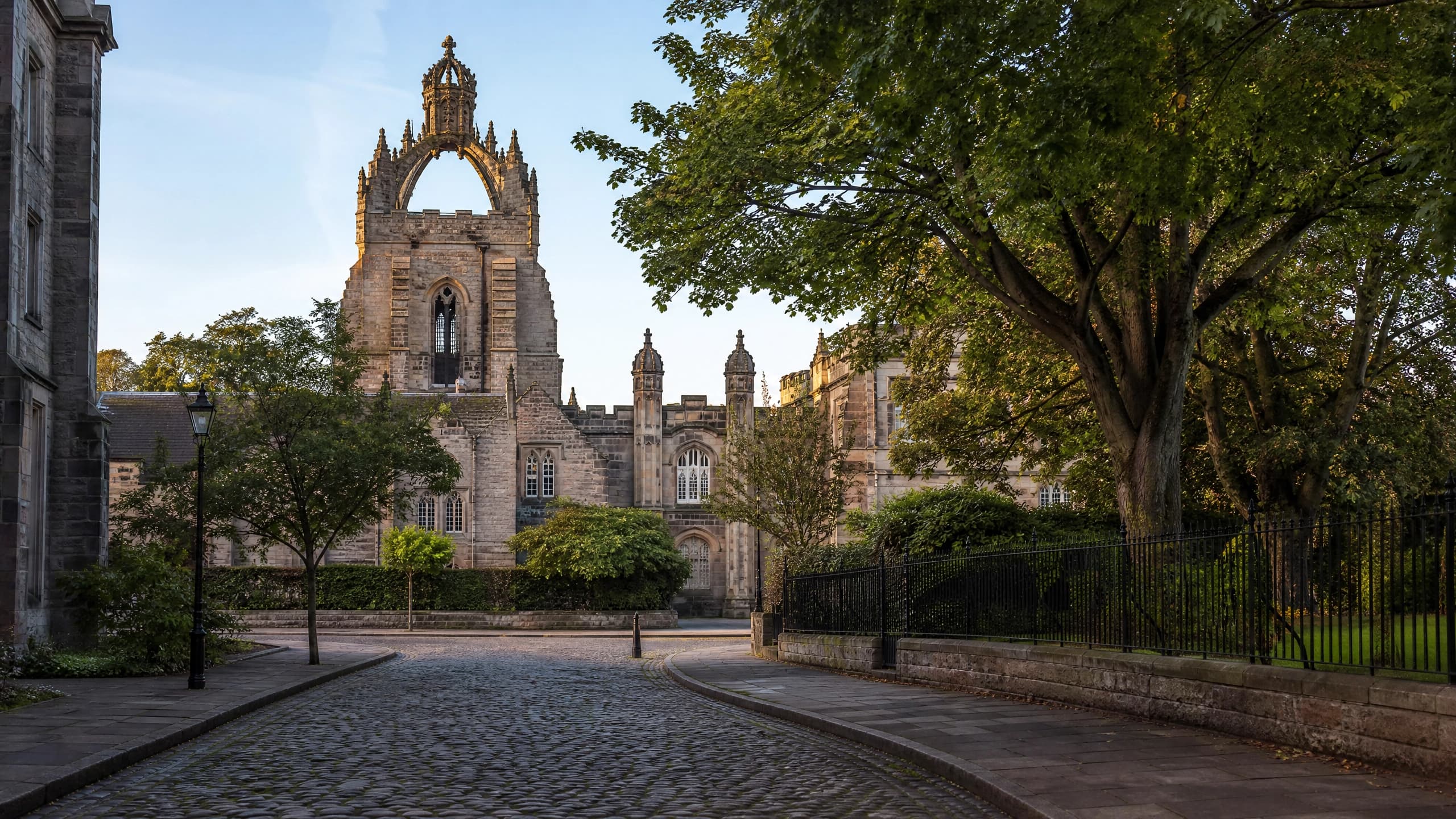 Old Aberdeen — airport taxi transfers